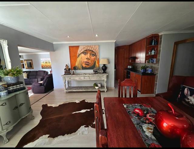 3 BEDROOM HOUSE FOR SALE IN AMBERFIELD